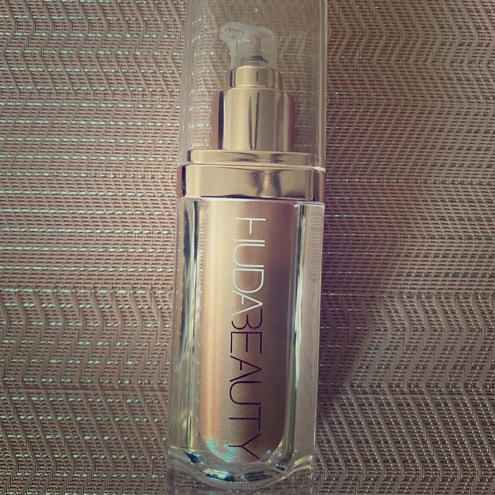 Huda Beauty Luna n.y.m.p.h. Body Highlighter